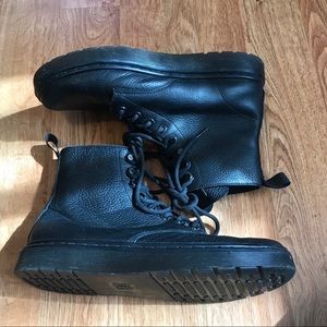 Doc Martens 8-Tie Disc Platform Boots 🥾